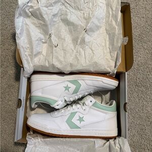 Converse Fastbreak Pro Mid Sneakers